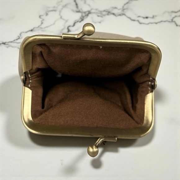 Chala Tan and Brown Kiss Lock Owl Coin Purse with Goldtone Frame EUC - Picture 7 of 13